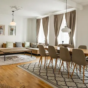 Apartment Nyhavn - Luxurious 3-4 Bedroom Denmark